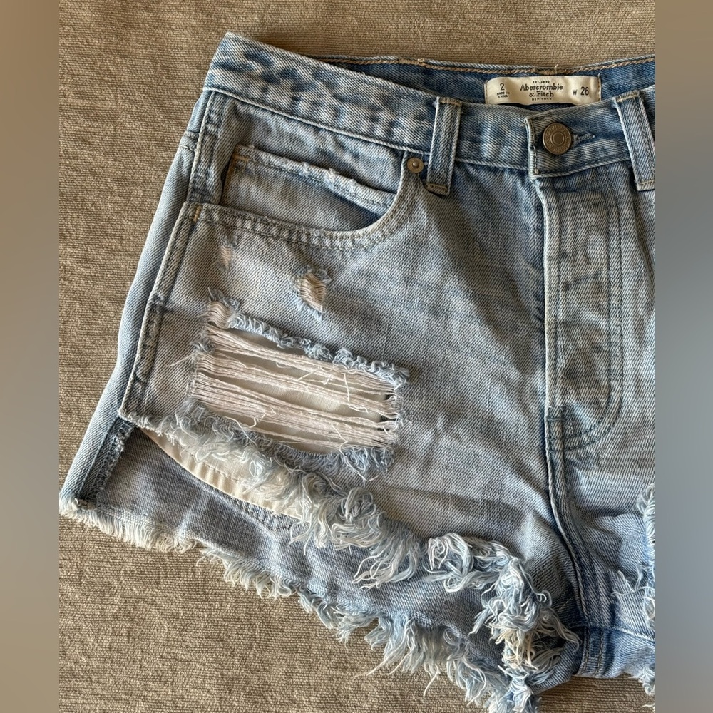 Abercrombie & Fitch High Rise Distressed Denim Shorts 26 Light Wash Cutoff - Picture 4 of 9